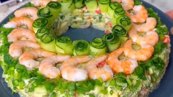 Эффектный САЛАТ на праздничный стол...🥗🍤🎄😋 Рецепт ⤵️