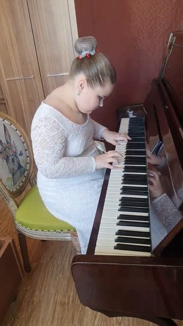 Моцарт - Пьеса. Алиса Зорева 2 класс.