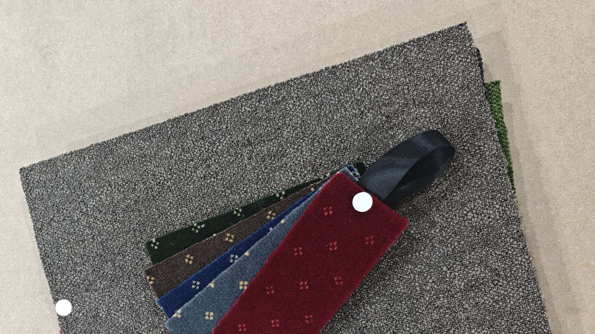 Свотчи с образцами ковролина