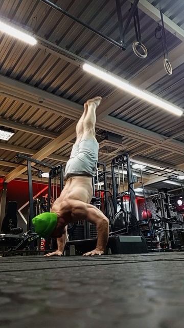 Одни из самых сложных отжиманий