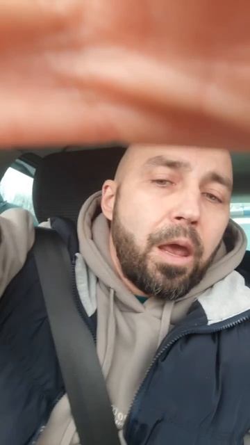 В Киеве сотрудники полиции остановили автомобиль, а затем заблокировали его, потом пробили колесо 1