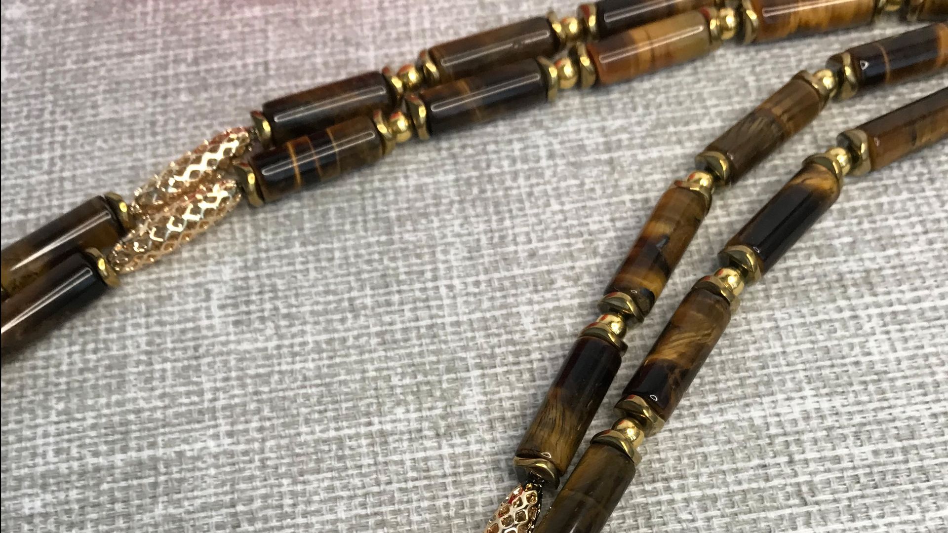 Колье из тигрового глаза