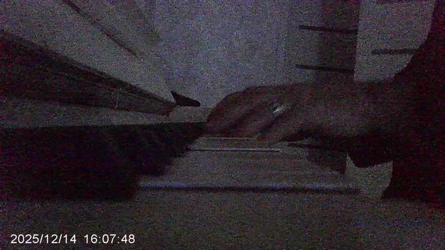 Пианино: импровизация на тему "отключение электричества"