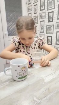 Елизавета С. из группы "Звездочки" даже рук не намочила! Это про магнит ;)