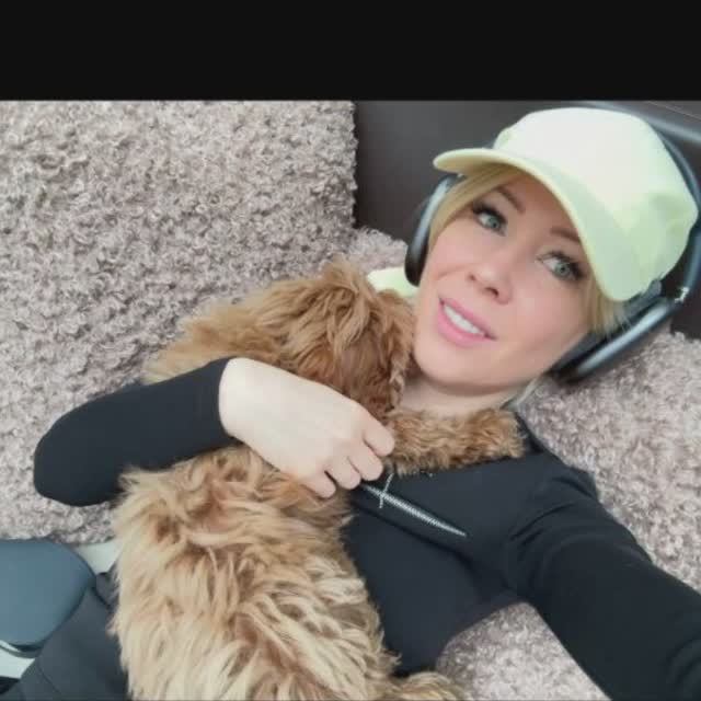 Ушки и хвостик... и пуговкой глазки... Солнечный лучик и радость Хозяйки...