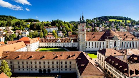 Опасные монастыри для римских пап