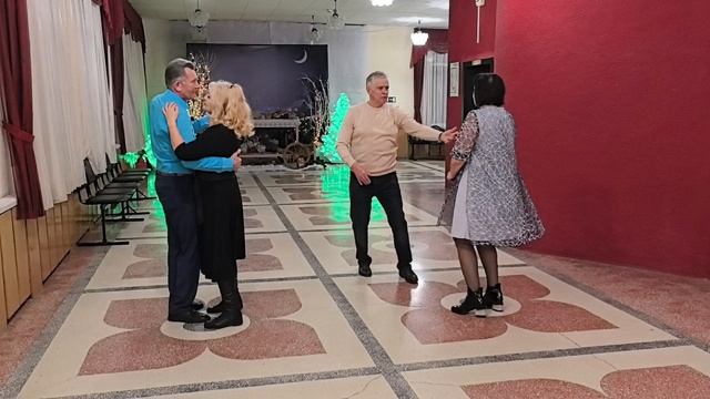 А белый лебедь на пруду... 13.12.25...