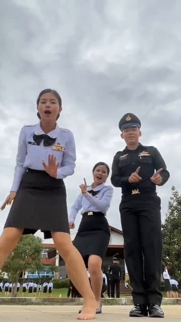Тайские девушки-военные зажигают 💃 @K161689389K