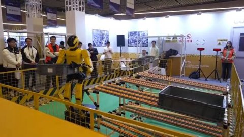 🤖В Шанхае прошёл конкурс самых полезных роботов