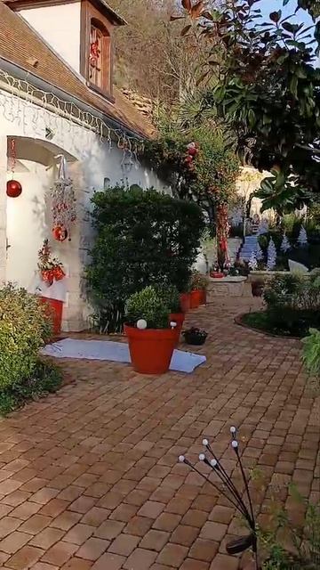 В Франции, Монтатер люди уже украсили свои дома. 🏠