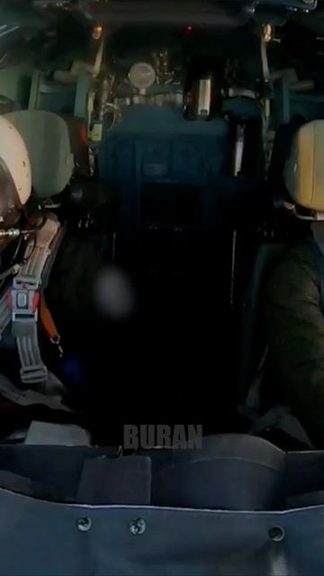 🇷🇺Экипажи «Громокряков» Су-34 на задаче
😎Черный Плащ — OST Мультфильм 
 #yappy #су34 #бомбардировщик