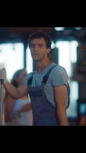 Уборщик проучил избалованную мажорку 😏