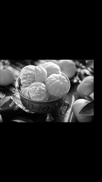 Никогда не думал что мандарины затавят меня плакать