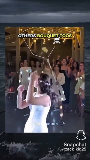 [22:36]~Вот вам видосик из снапчата "я там тоже снимала, я скоро сним видео сделаю,ждите!"