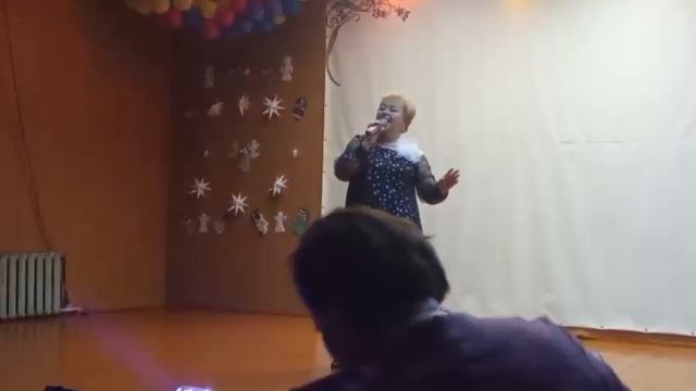 Ты воплотил мои надежды и мечты - поёт Надежда Кутишкина.