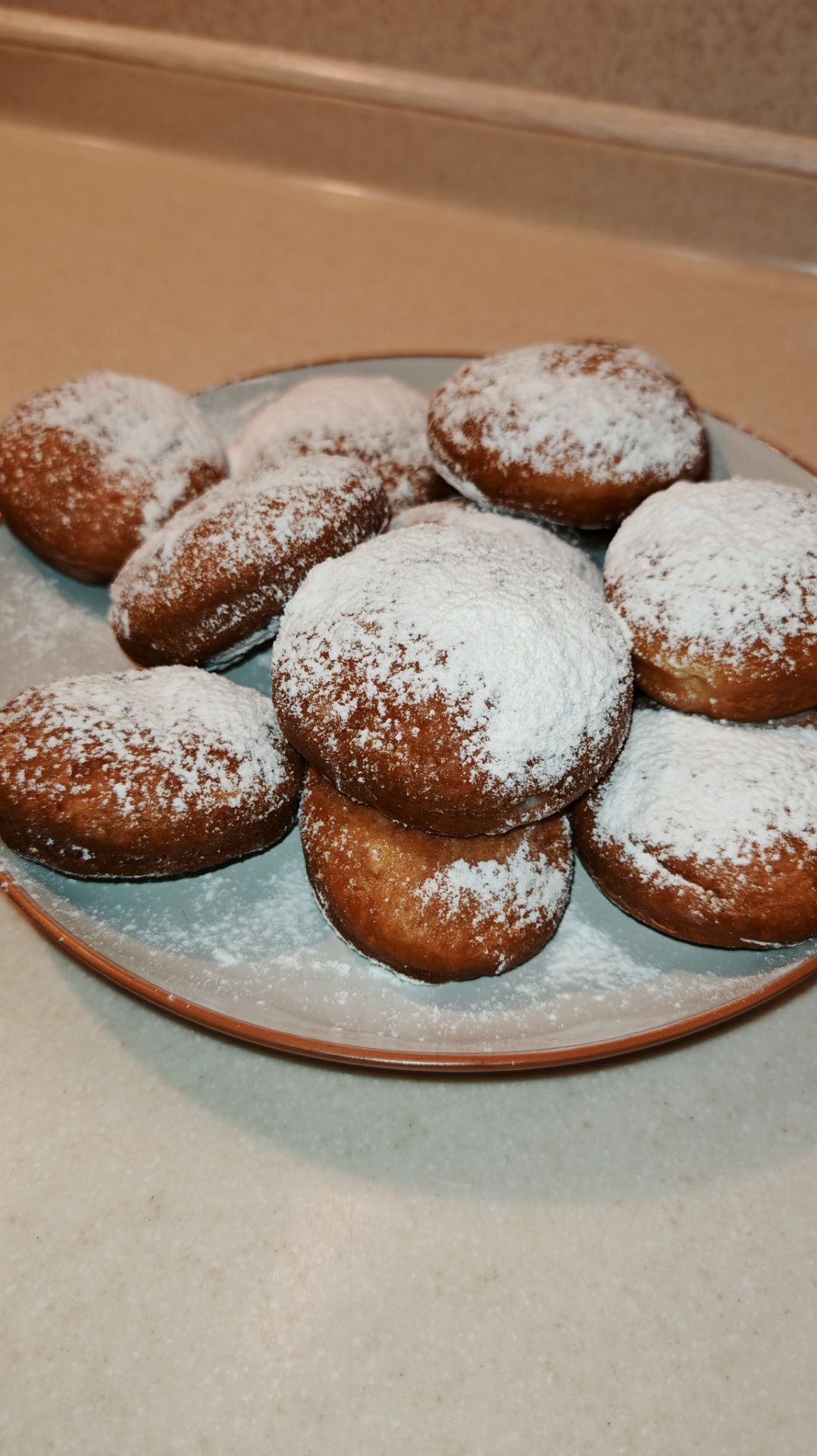 В Германии это на Новый год. У меня — каждый понедельник 🍩