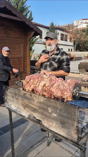 Как турки готовят кебаб. Подпишись в тгк bigtripvlog