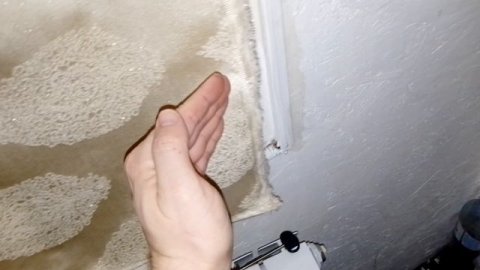 Всего 1-а дырочка и протертость в 2-ух камерах 🙂