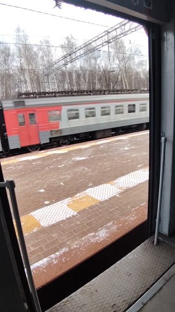 Следующая остановка Маленковская, осторожно двери закрываются