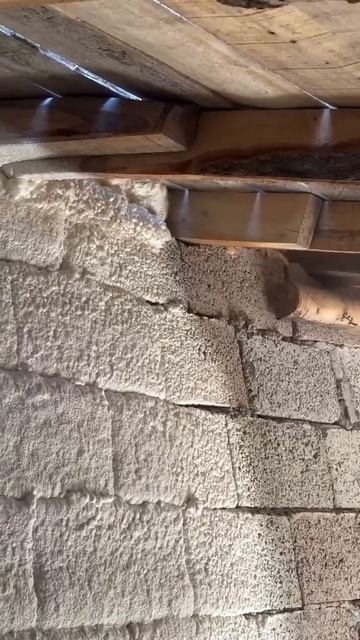 Нанесение утеплителя вызывает настоящий интерес. Материал для утепления по внешнему виду похож на...