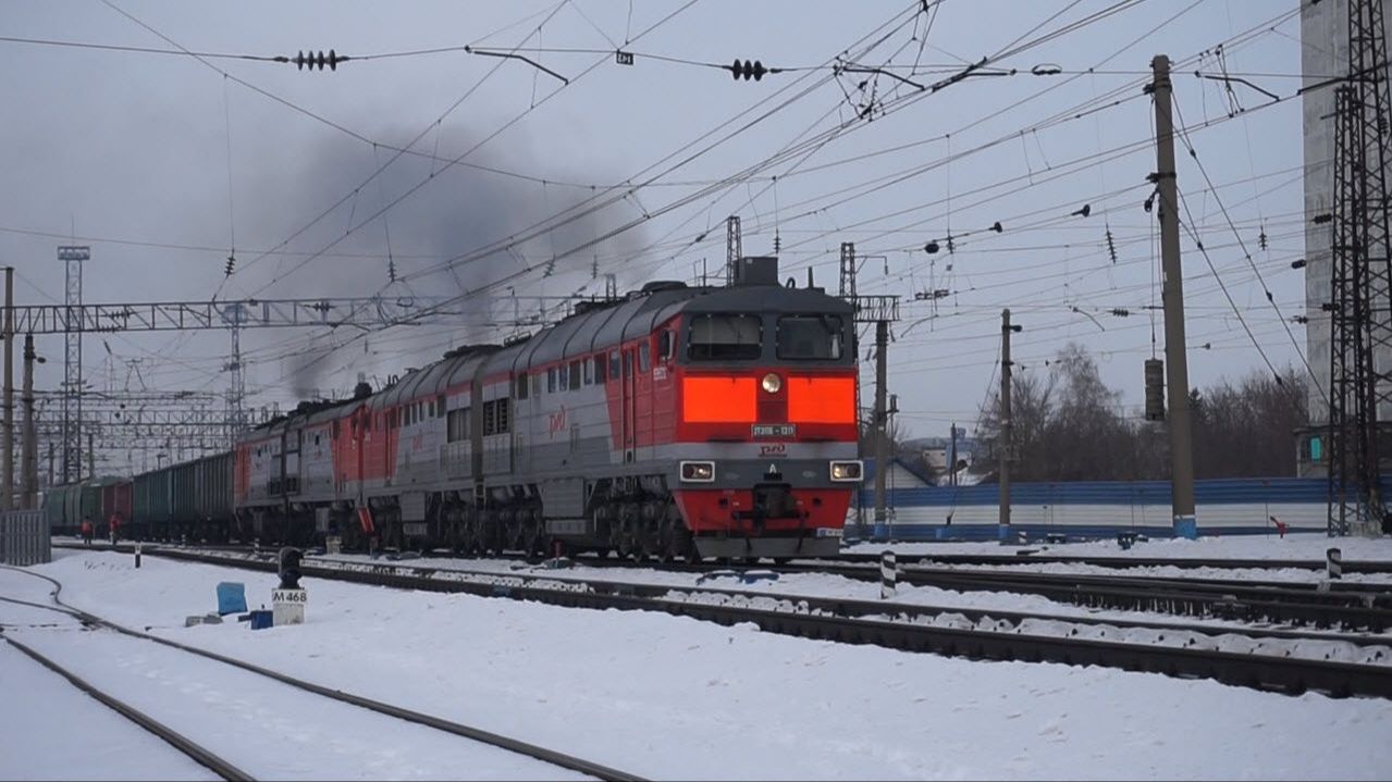 Тепловозы 2ТЭ116-1311 и 2ТЭ10М-2280. Отправление двойной тяги.