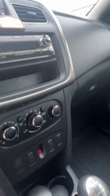 Обзор на Renault Logan Седан 1.6 MT 2015г