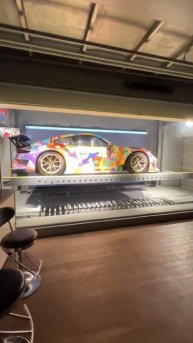 В Сингапуре машины продают как газировку — через вендинговый автомат.