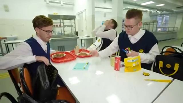 ВЕРНУЛИСЬ НА ОДИН ДЕНЬ В ШКОЛУ