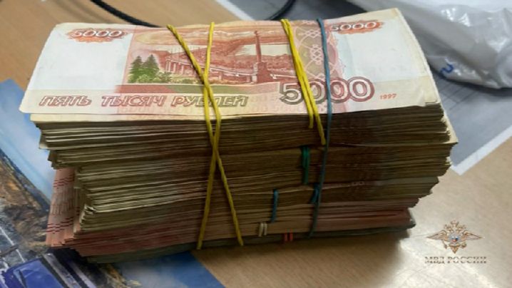 В Петербурге ищут аферистов, которые под предлогом замены домофона укали 14 млн