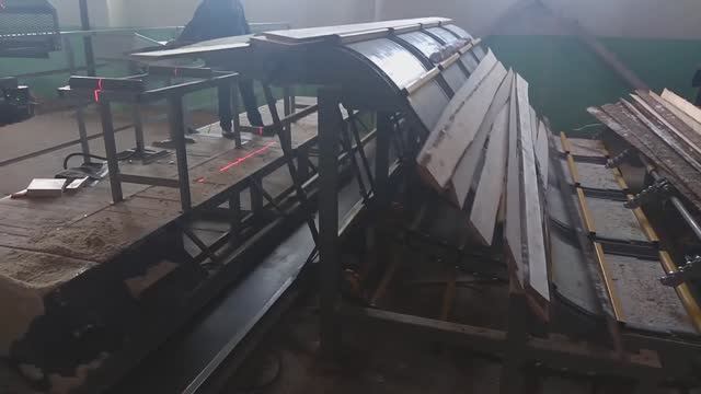 Подача в кромкообрезной станок