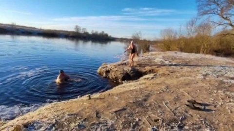 Моржи резвятся в середине декабря