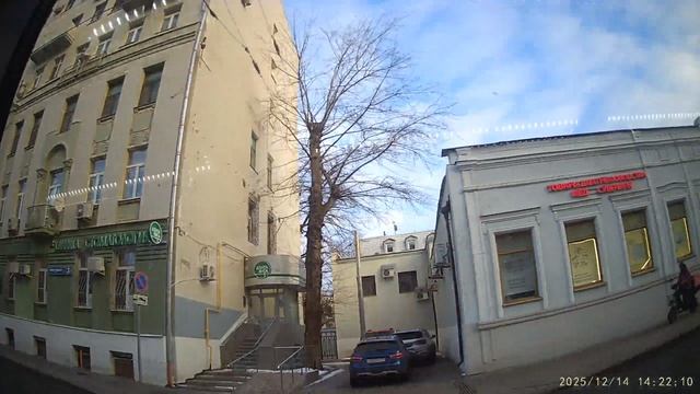 Метро Новокузнецкая. Церковь Клементия? вдали.