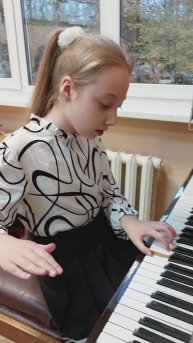 Сольф. №327 из сб.Калм. и Фр. Дронова Анастасия 4кл.