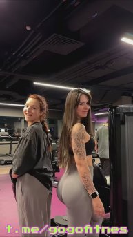 Зачем ходить в зал в обтягивающей одежде ? 😉