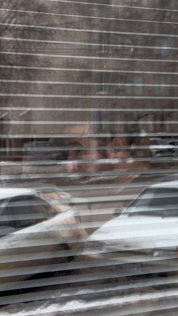 Это утро началось с тишины.