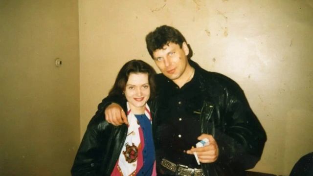 "Восьмиклассница" и "Пачка сигарет" Виктора Цоя в исполнении Юрия Хоя (Клинских)