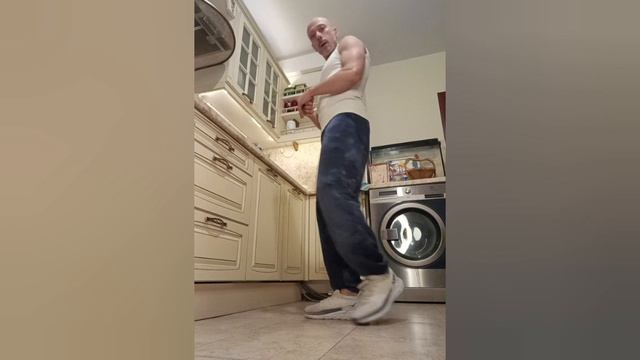 Танцы для взрослых. Как научиться танцевать!? Чарльстон. Уроки танцев для Начинающих.