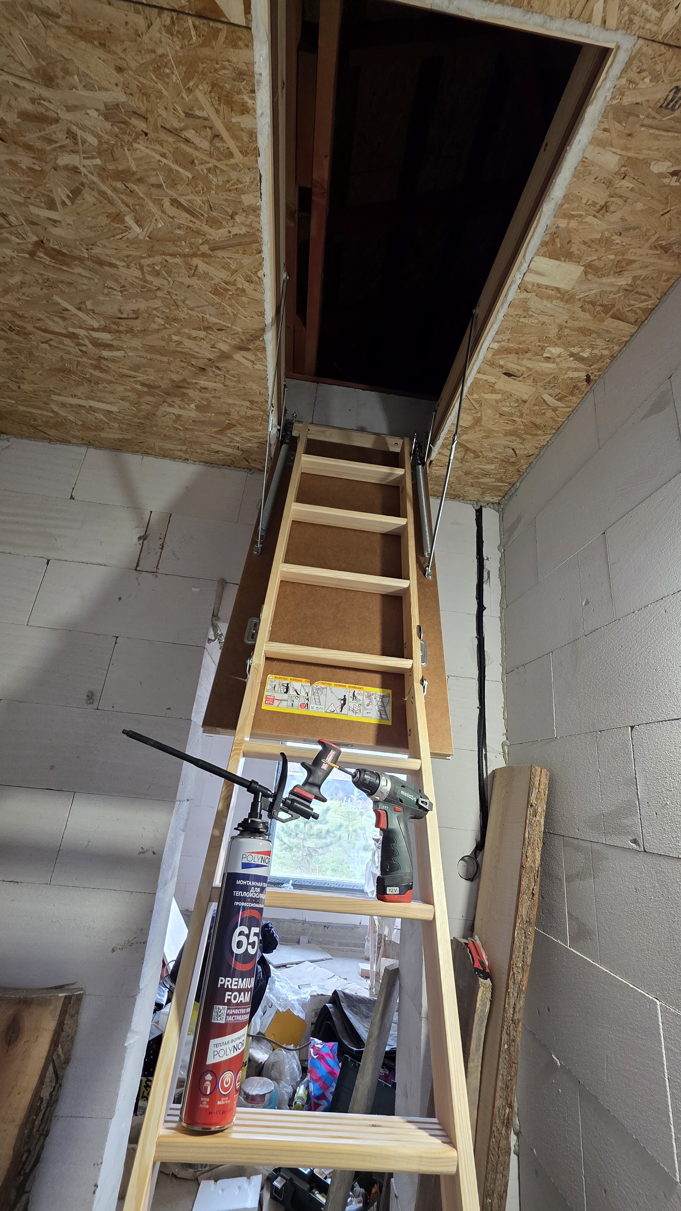 🔥 ЛЕСТНИЦА НА ЧЕРДАК - самая простая установка ! #diy #чердак #чердачнаялестница