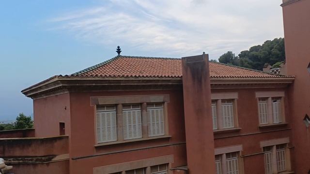 Скамья в парке Гюэль