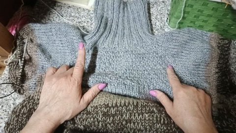 Из свитера в жилет /Мои переделки /
Подарю манишку свекрови /