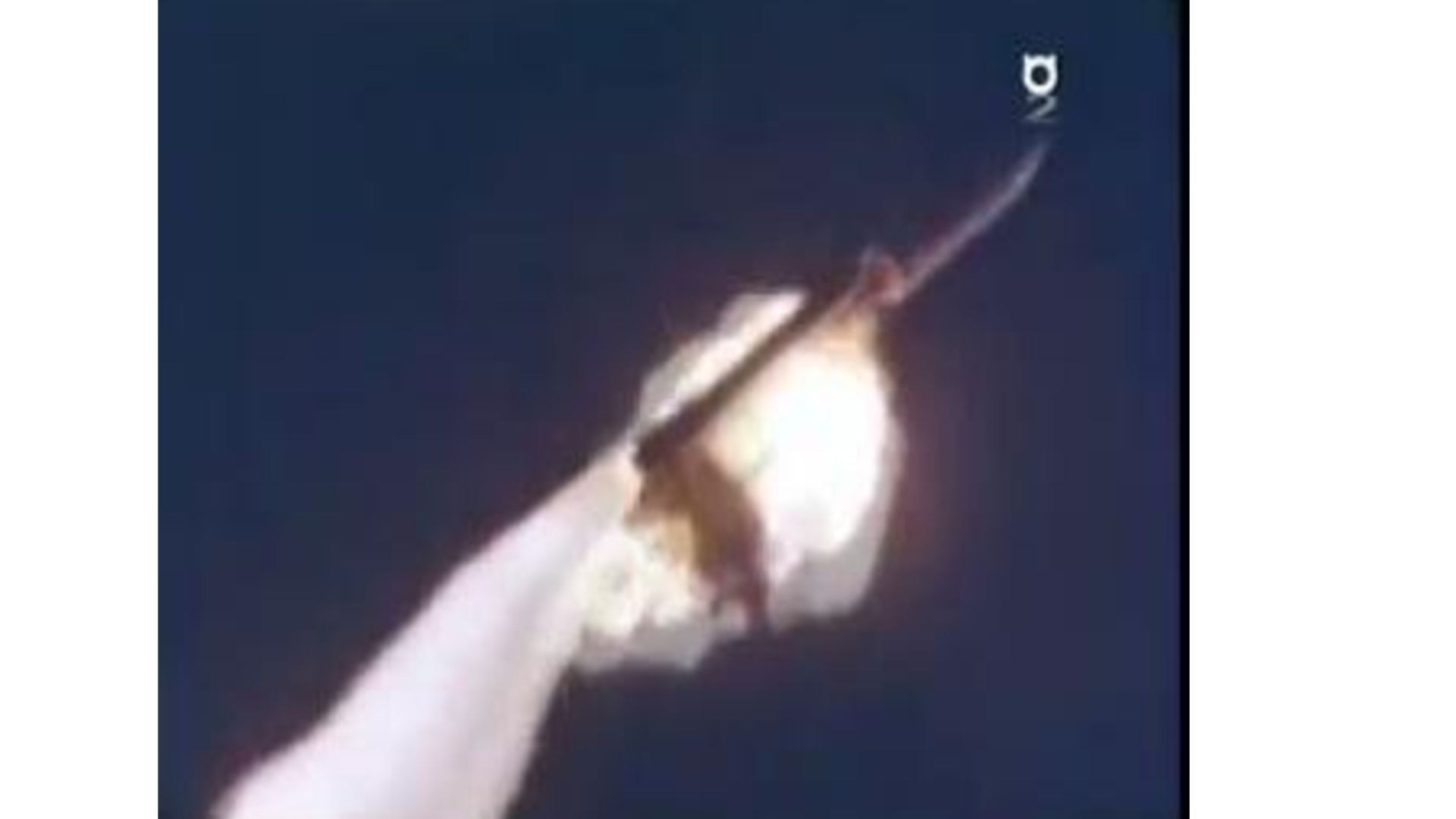 2. Взрывы ракет на старте.