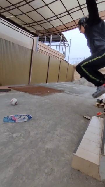 1000033930.mp4 што ита