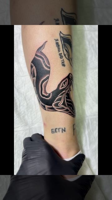 Тату змея Traditional tattoo