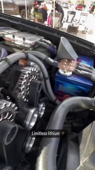 Очень любит автозвук