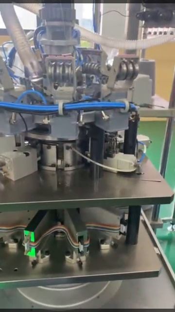 Подробное видео работы носочного автомата BORUI с автоматической зашивкой мыска