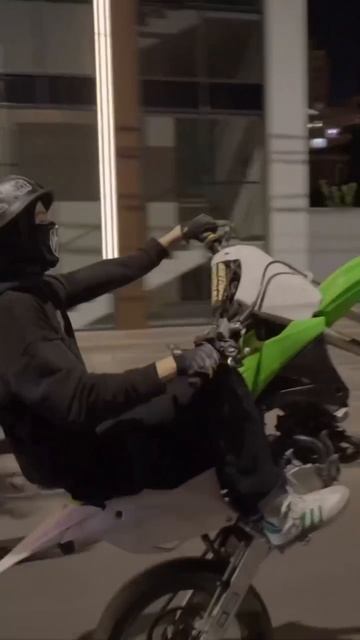 12 оклок скии)))