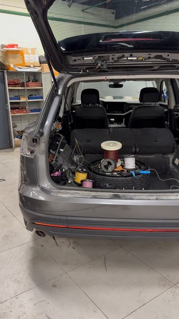 VW Touareg CR Установка максимальных задних фонарей.