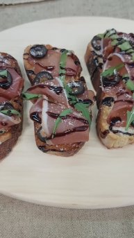 Брускетта с мясом - итальянский бутерброд