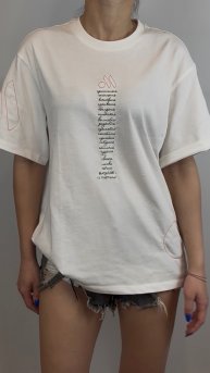 Вышивка логотипа на одежде строчкой