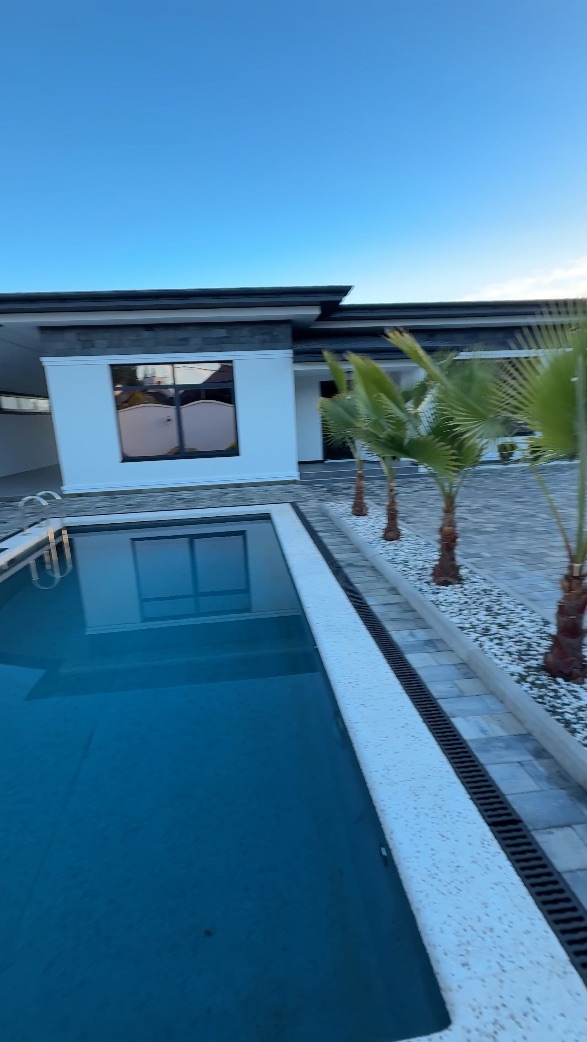 ДОМ В СОЧИ С БАССЕЙНОМ